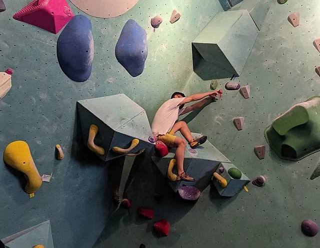 Image displaying a bouldering hall.